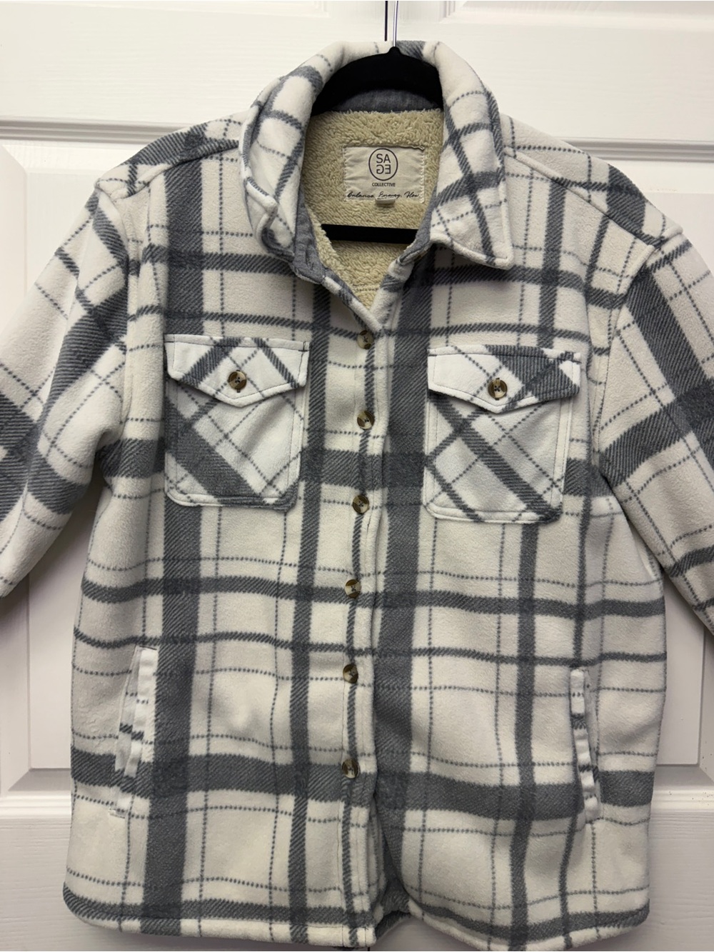 SA35 Cozy Sherpa-Lined Plaid Shacket in Grey & White